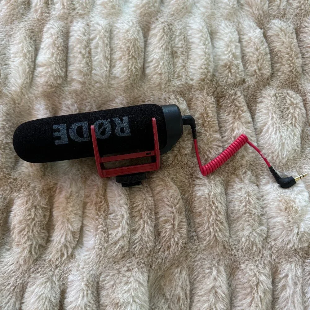 RODE VideoMic Go Shotgun Microphone - Picture 1 of 3